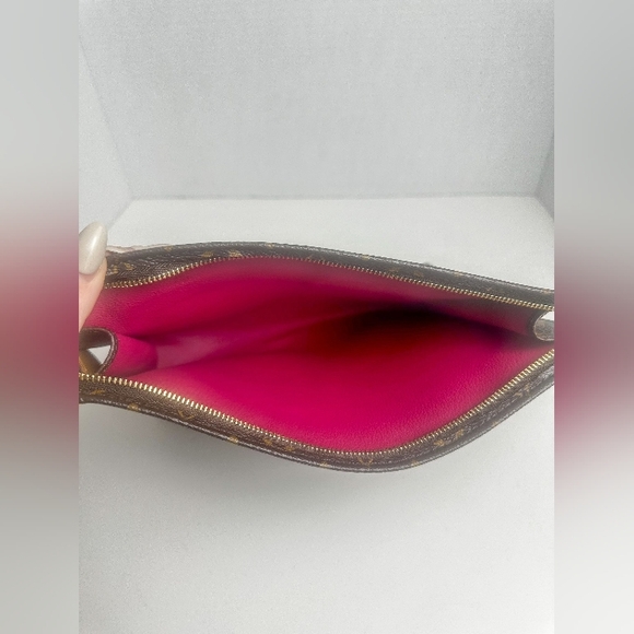 Louis Vuitton Toiletry Pouch Limited Edition Patches Monogram Canvas - Picture 10 of 12